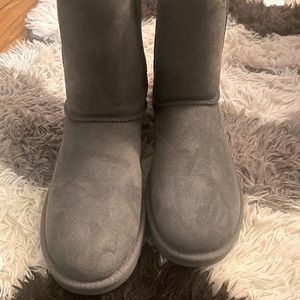 Brand new Ugg’s never been worn .. women size 8..